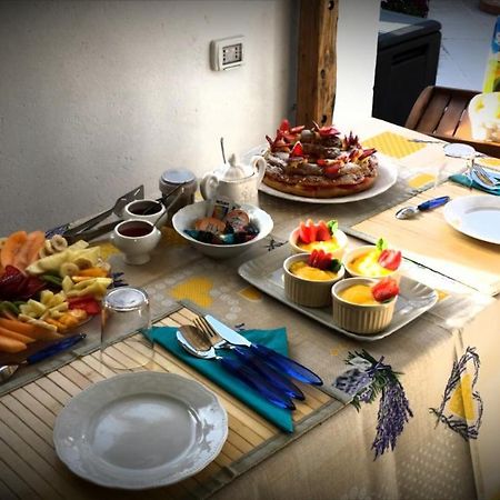 B&B Pietre Antiche Vezzi Portio Luaran gambar