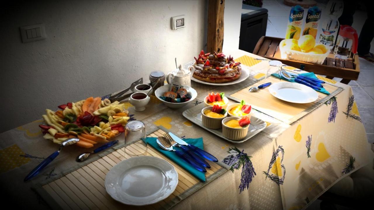 B&B Pietre Antiche Vezzi Portio Luaran gambar