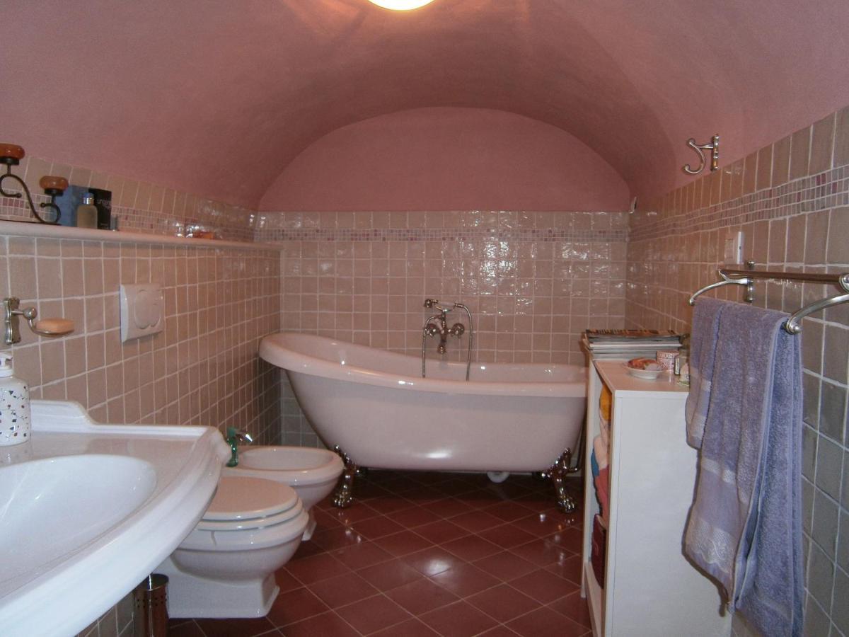 B&B Pietre Antiche Vezzi Portio Luaran gambar