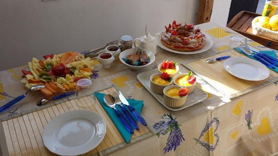 B&B Pietre Antiche Vezzi Portio Luaran gambar