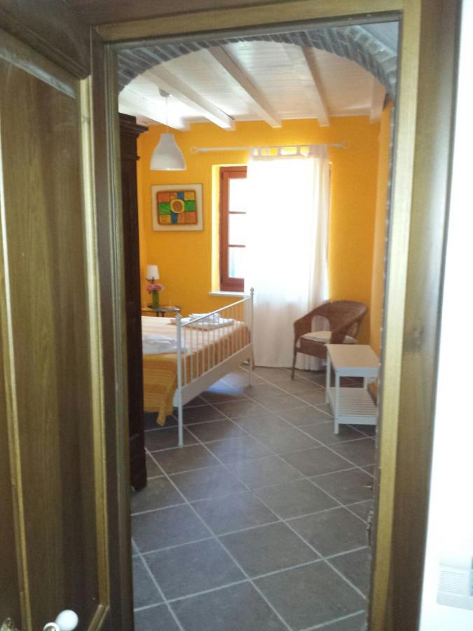 B&B Pietre Antiche Vezzi Portio Luaran gambar
